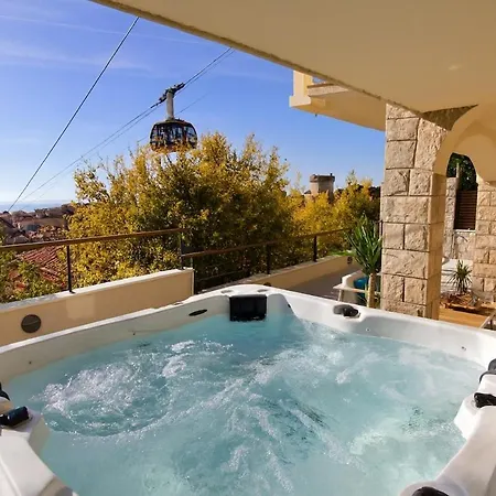 Villa D' Republic - Infinity Pool & Old Town Views