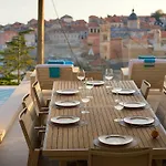 Villa D' Republic - Infinity Pool & Old Town Views *