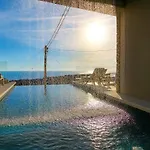 Vila D' Republic - Infinity Pool & Old Town Views *