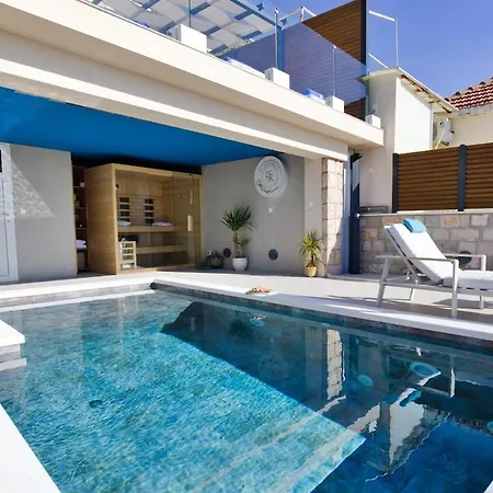 D' Republic - Infinity Pool & Old Town Views Villa