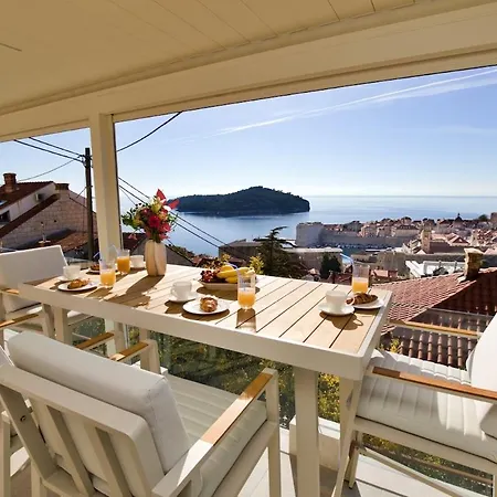 Villa D' Republic - Infinity Pool & Old Town Views *