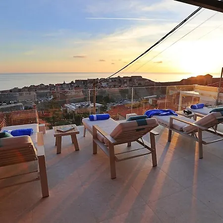 D' Republic - Infinity Pool & Old Town Views 빌라 *