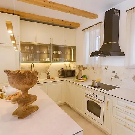 D' Republic - Infinity Pool & Old Town Views Villa *