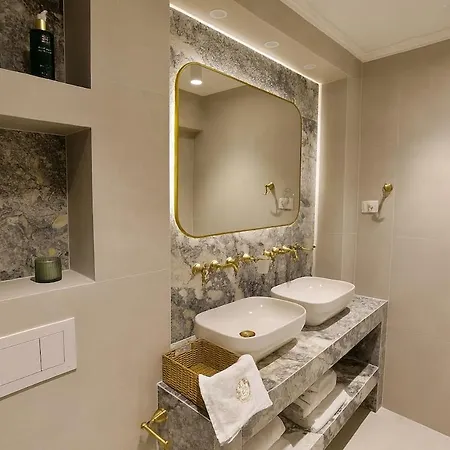 Villa D' Republic - Infinity Pool & Old Town Views *