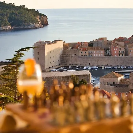 D' Republic - Infinity Pool & Old Town Views Villa *