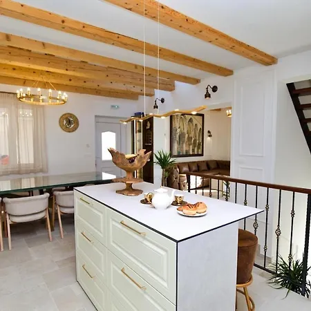 D' Republic - Infinity Pool & Old Town Views Villa