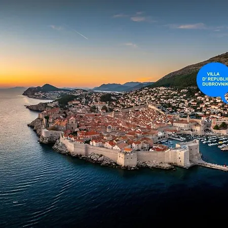 Villa D' Republic - Infinity Pool & Old Town Views *