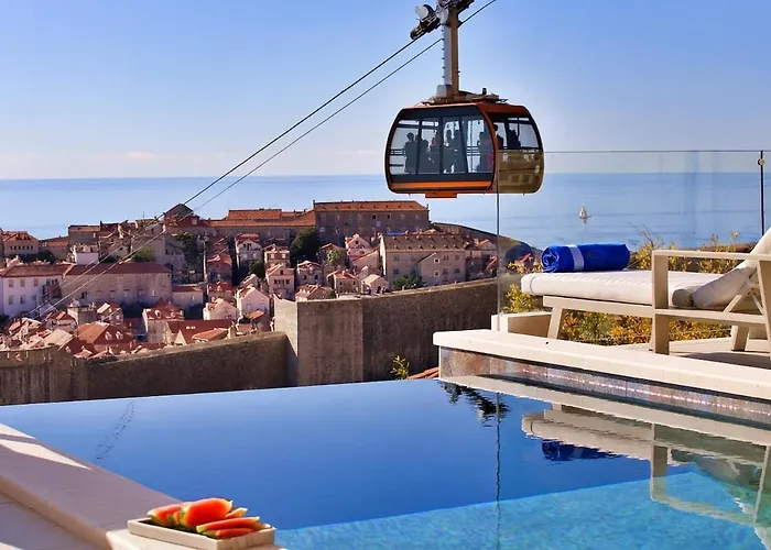 Villa D' Republic - Infinity Pool & Old Town Views