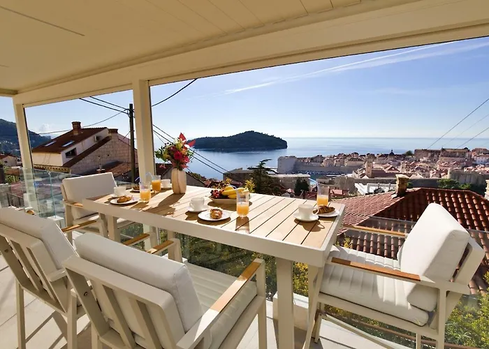Villa D' Republic - Infinity Pool & Old Town Views *