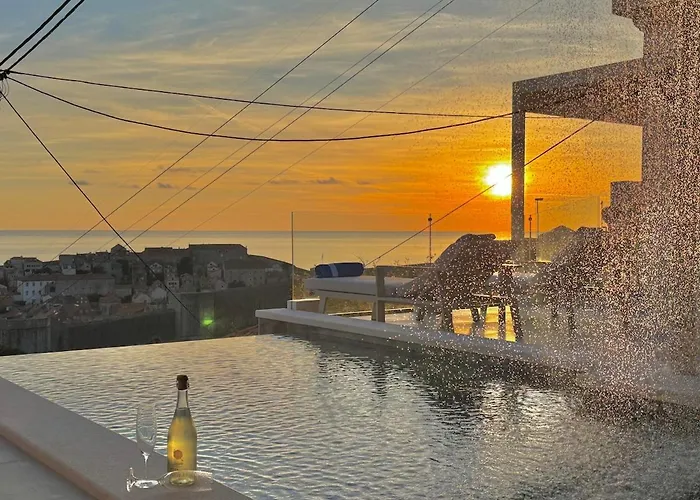 D' Republic - Infinity Pool & Old Town Views Vila *