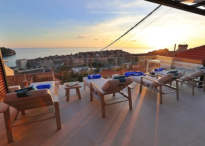 D' Republic - Infinity Pool & Old Town Views Vila *