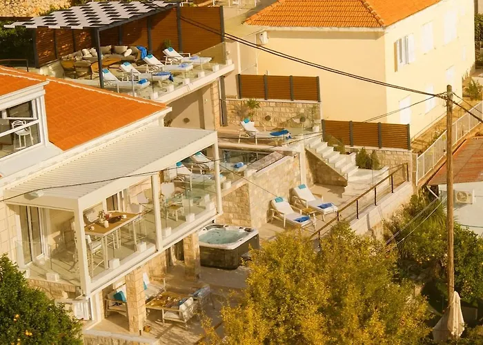 D' Republic - Infinity Pool & Old Town Views Vila