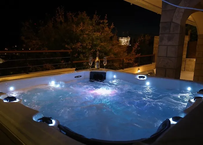 Villa D' Republic - Infinity Pool & Old Town Views *