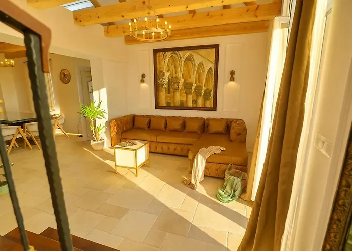 Vila D' Republic - Infinity Pool & Old Town Views *