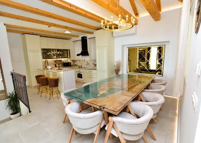 D' Republic - Infinity Pool & Old Town Views Vila