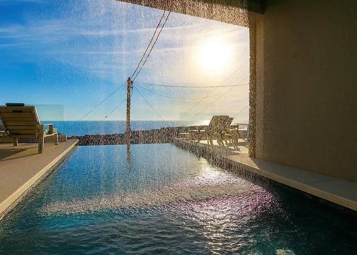 Vila D' Republic - Infinity Pool & Old Town Views *