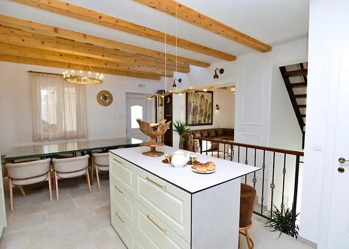 D' Republic - Infinity Pool & Old Town Views Vila