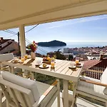 Vila D' Republic - Infinity Pool & Old Town Views *