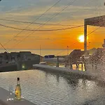 D' Republic - Infinity Pool & Old Town Views Villa *