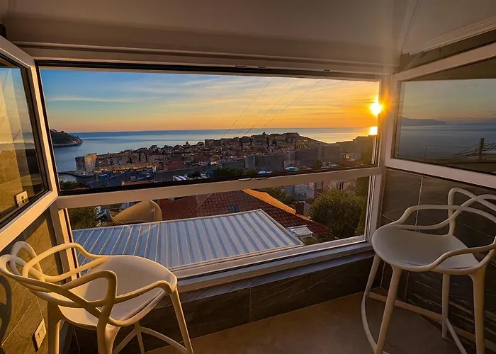 D' Republic - Infinity Pool & Old Town Views 别墅