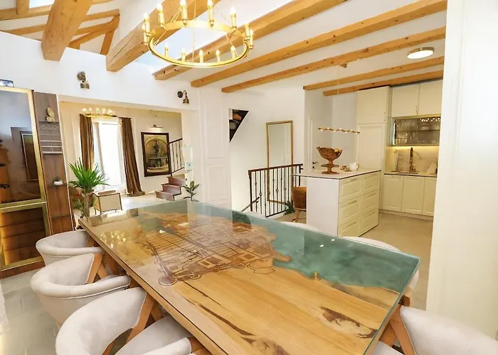 D' Republic - Infinity Pool & Old Town Views