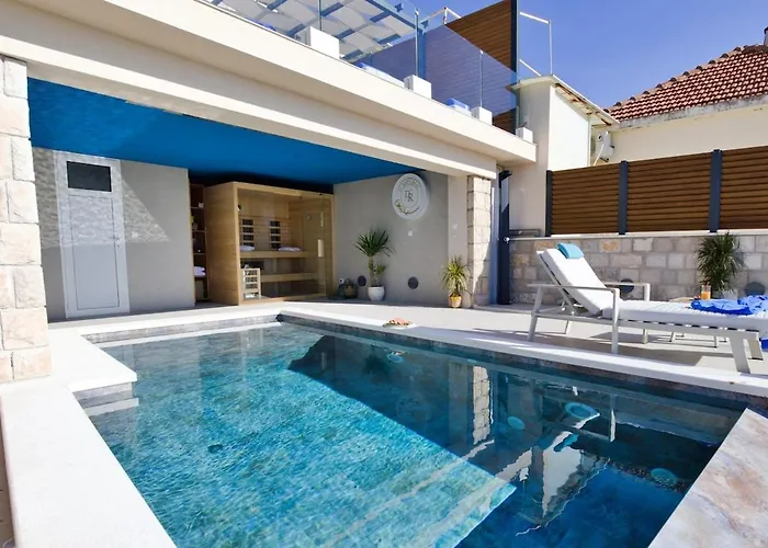 D' Republic - Infinity Pool & Old Town Views Вилла