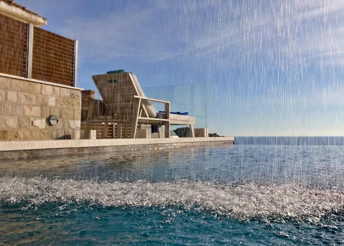D' Republic - Infinity Pool & Old Town Views Вилла *
