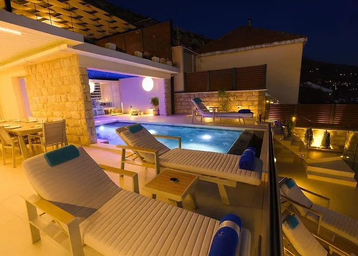 Вилла D' Republic - Infinity Pool & Old Town Views Дубровник