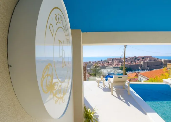D' Republic - Infinity Pool & Old Town Views Вилла *